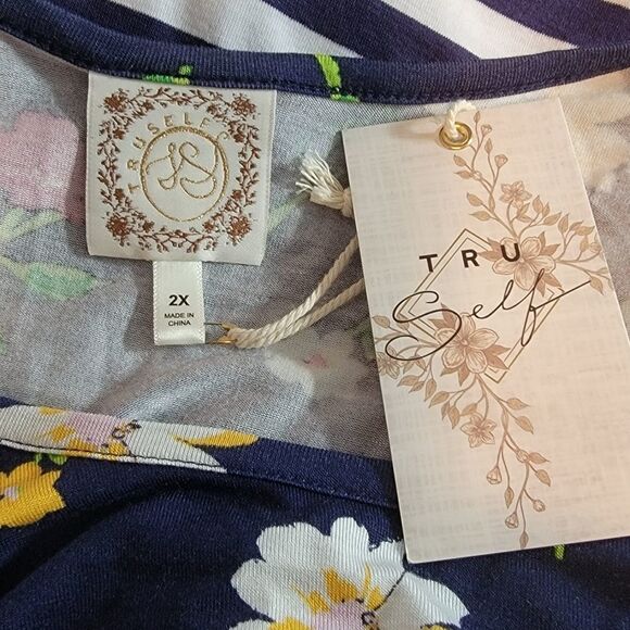 TruSelf blue floral top - Picture 3 of 3